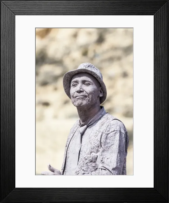 Framed Print : A street artist in Puerto de Mazarron, Spain