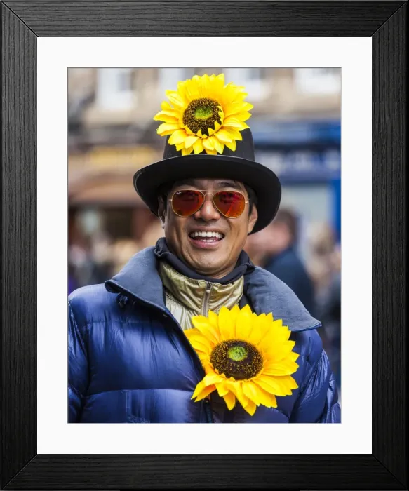 Framed Print : A performer at the 2015 Edinburgh Fringe Festival, Scotland