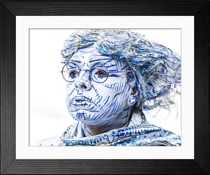 Framed Print : A performer at the 2015 Edinburgh Fringe Festival, Scotland