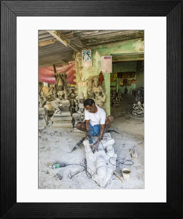 Framed Print : A stone carver at Mamallapuram in Tamil Nadu, India Framed Print : A stone carver at Mamallapuram in Tamil Nadu, India