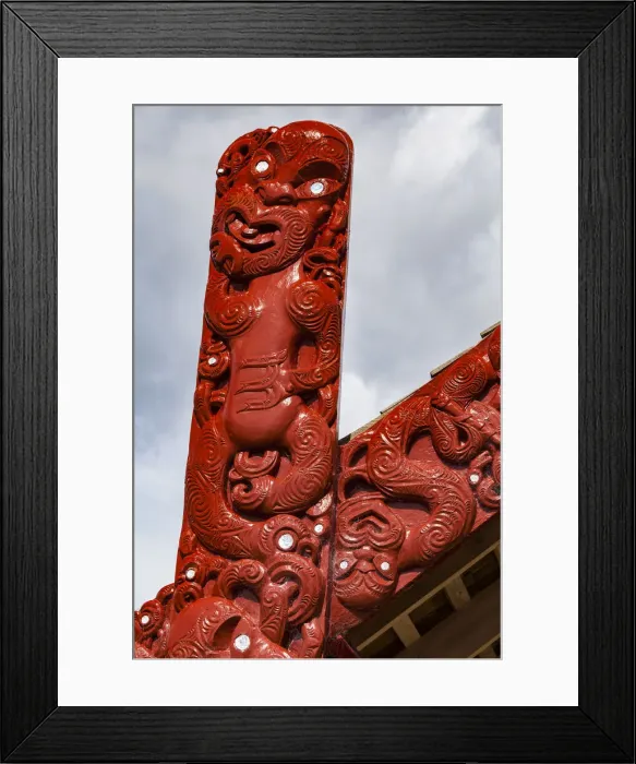 Framed Print : A wooden Maori carving at the Waitangi Treaty Grounds, Paihai in Northland, New Zealand