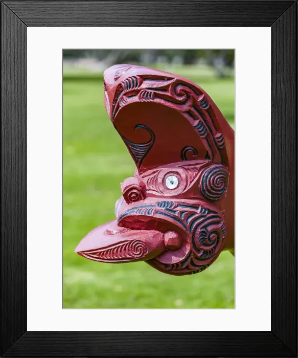Framed Print : A wooden Maori carving at the Waitangi Treaty Grounds, Paihai in Northland, New Zealand