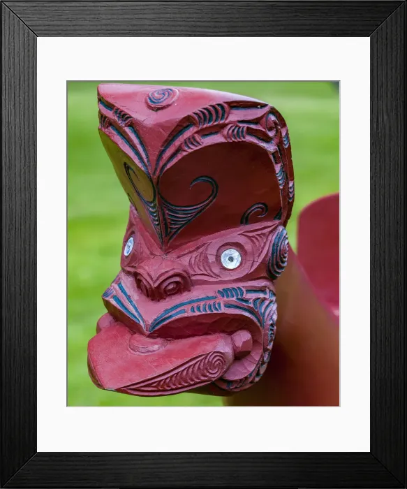 Framed Print : A wooden Maori carving at the Waitangi Treaty Grounds, Paihai in Northland, New Zealand