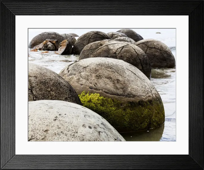 Framed Print : The Moeriki Boulders at Moeriki in Otago, New Zealand
