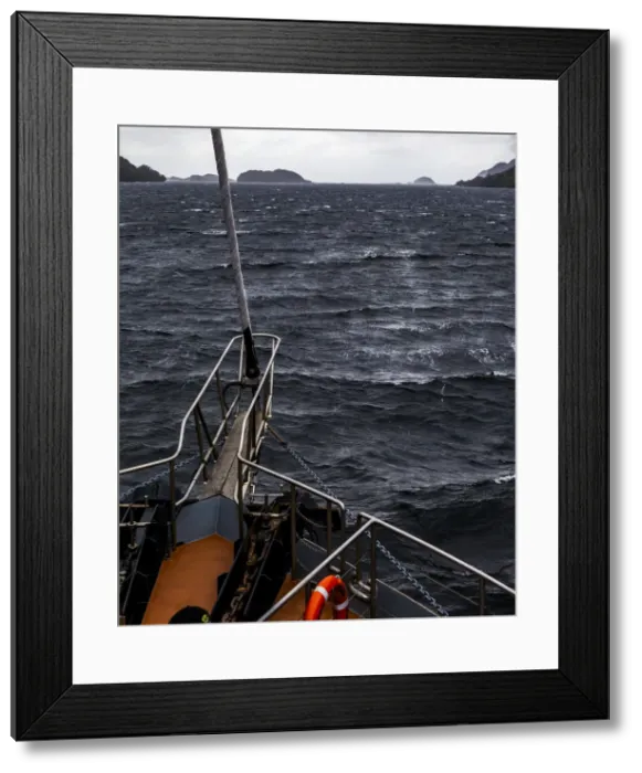 Framed Print : Heading towards the Tasman Sea in Doubtful Sound, Southland in New Zealand Framed Print : Heading towards the Tasman Sea in Doubtful Sound, Southland in New Zealand