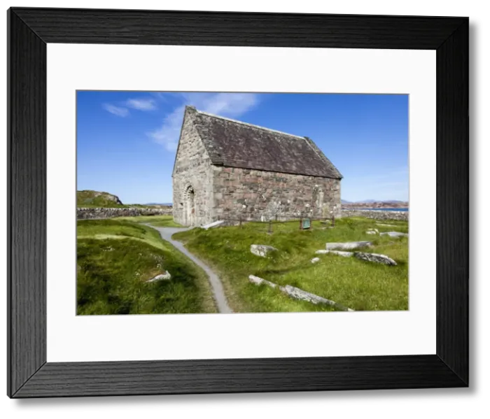 Framed Print : St Oran`s Chapel at Iona Abbey, Scotland