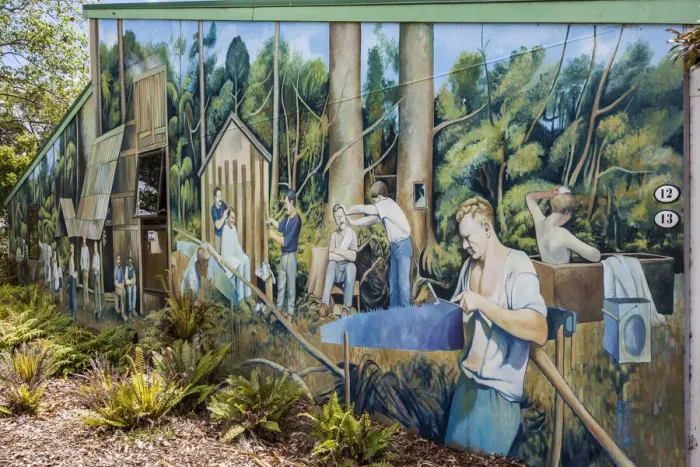 Framed Print : A mural on a building at Katikati in Bay of Plenty, New Zealand