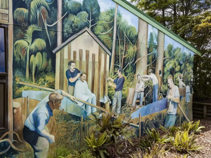Framed Print : A mural on a building at Katikati in Bay of Plenty, New Zealand