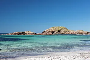 Trending: Bay at the back of the Ocean on Iona, Scotland