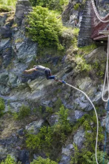 : A bungee jumper at the River Kawarau in Otago, New Zealand