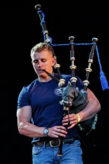 Trending: Martin Gillespie of Skerryvore playing at Oban Live in Scotland