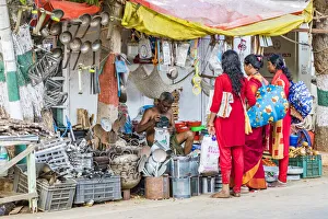 India Prints: Shopping for kitchen goods at Mamallapuram in Tamil Nadu, India